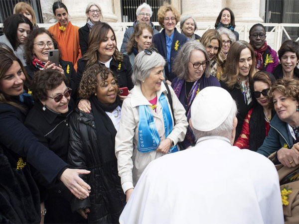 8 marzo 2023 Festa della Donna: Udienza del mercoledì con Papa Francesco e le donne Ambasciatrici presso la Santa Sede insieme alla Presidente di D.VA. (2)
